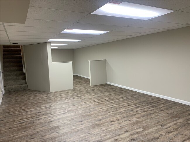 Building Photo - 1411 Old Farm Dr