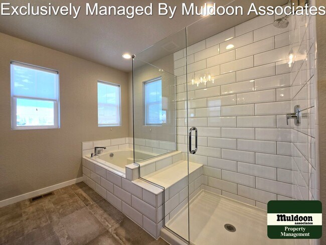 Building Photo - Beautiful 3 bed, 3 bath home in the desirable Pathways community!
