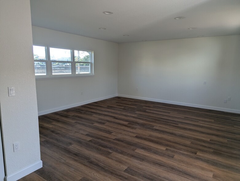 Building Photo - 2706 Pass a Grille Way