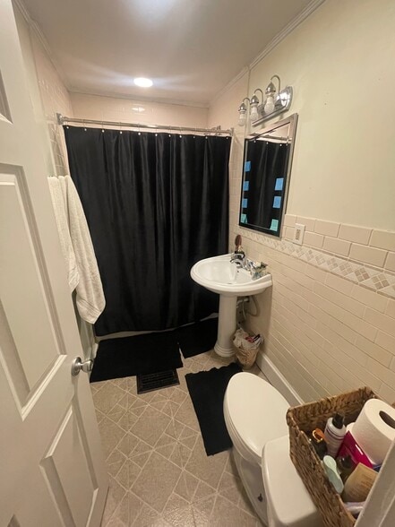 Upper full bath - 2439 Medary Ave
