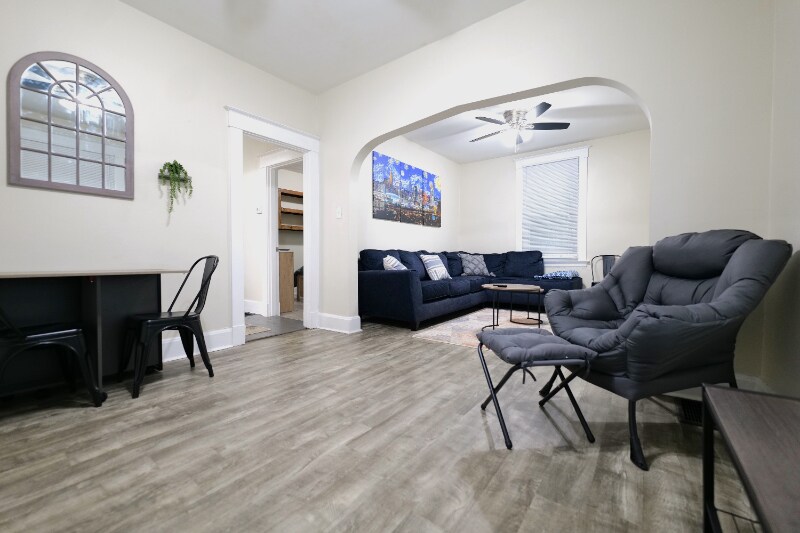 Building Photo - 219 Taylor Ave