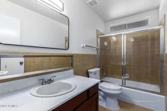 Building Photo - 3827 W Meadow Dr