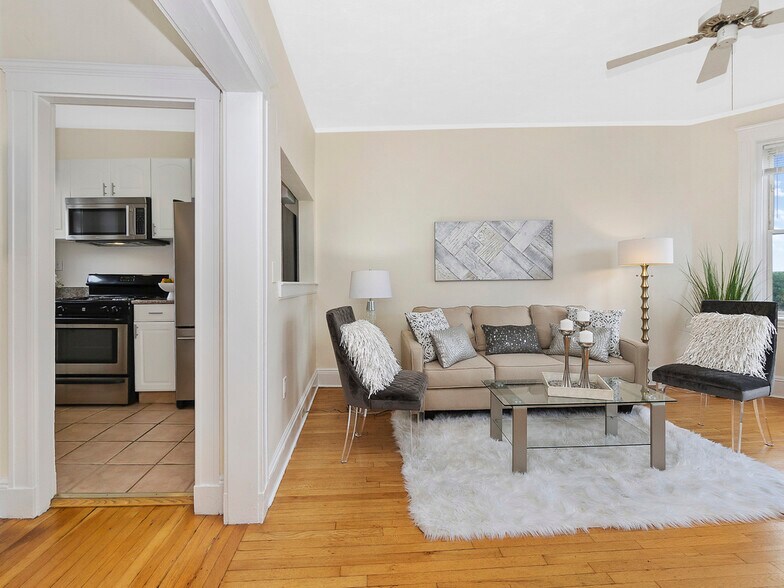 Building Photo - 125 Park Dr