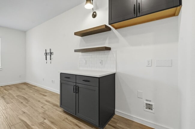 Building Photo - 8427 Bay Rdg Cir