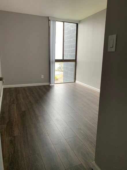 Building Photo - 555 Pierce St