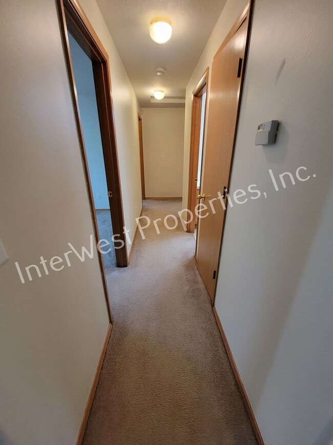 Building Photo - Tigard 3 Bd 2ba Ranch Style Home on Flag L...