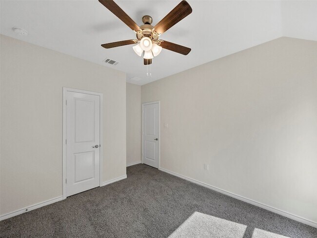 Building Photo - 10505 Breezeway Dr
