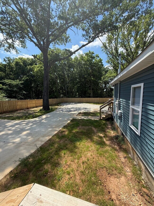 Building Photo - 2108 Veterans Dr