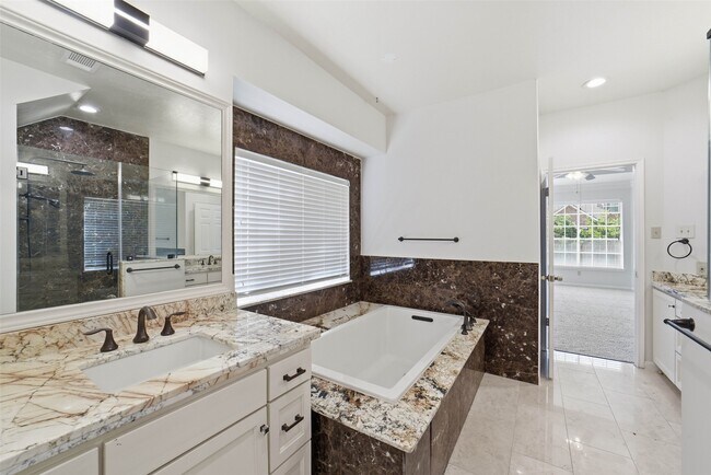 Building Photo - 4003 Bountiful Crest Ln