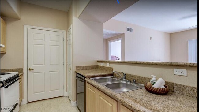 Building Photo - 8000 W Badura Ave