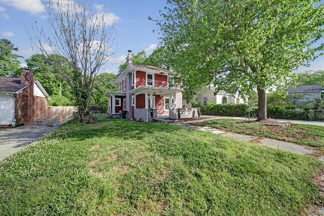 Building Photo - Lovely Two Story, 3 Bedrooms, 2 Bath Home