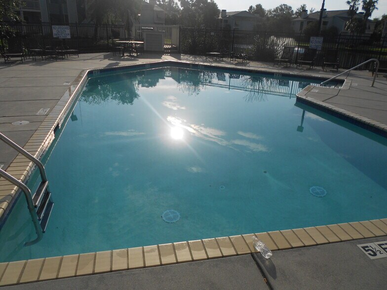 All-Inclusive Furnished 1 Bedroom 1 Bath with Office Center in Bay Club- 2 miles Sullivan's Island - 1481 Center St Ext