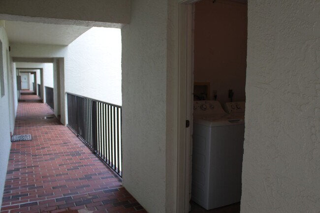 Building Photo - Furnished condo