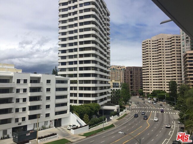 Building Photo - 10660 Wilshire Blvd