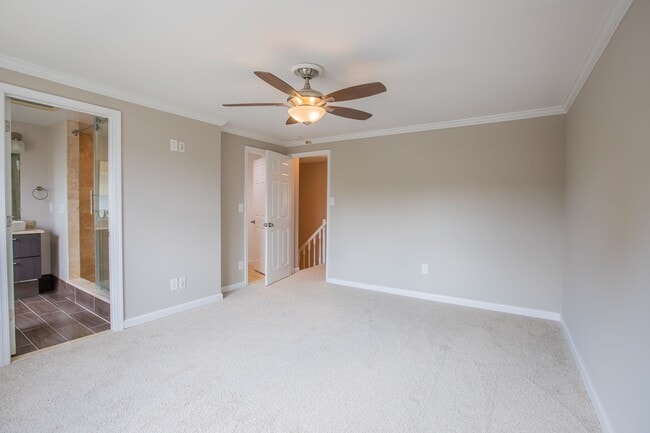 Building Photo - Stunning 3 BR/3 BA EOG Townhome in Columbia!