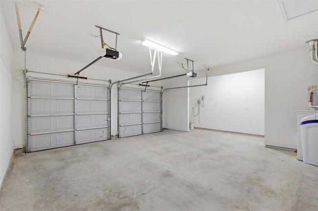 Building Photo - 3200 Hidalgo Loop