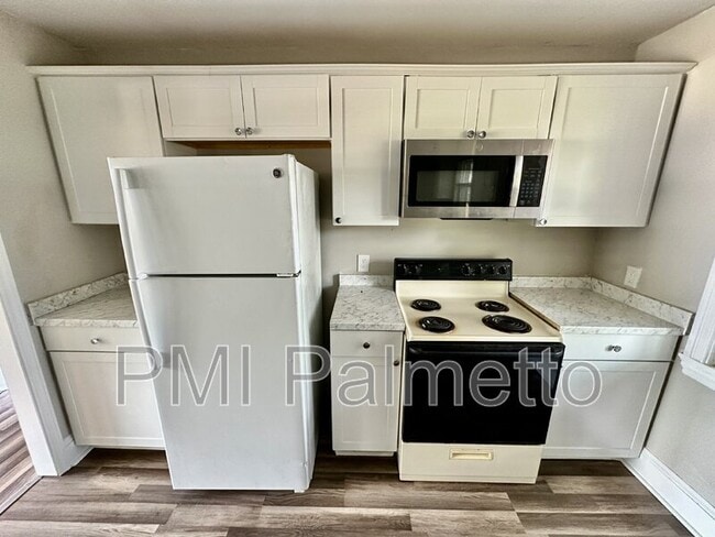 Building Photo - 2201 Vine St