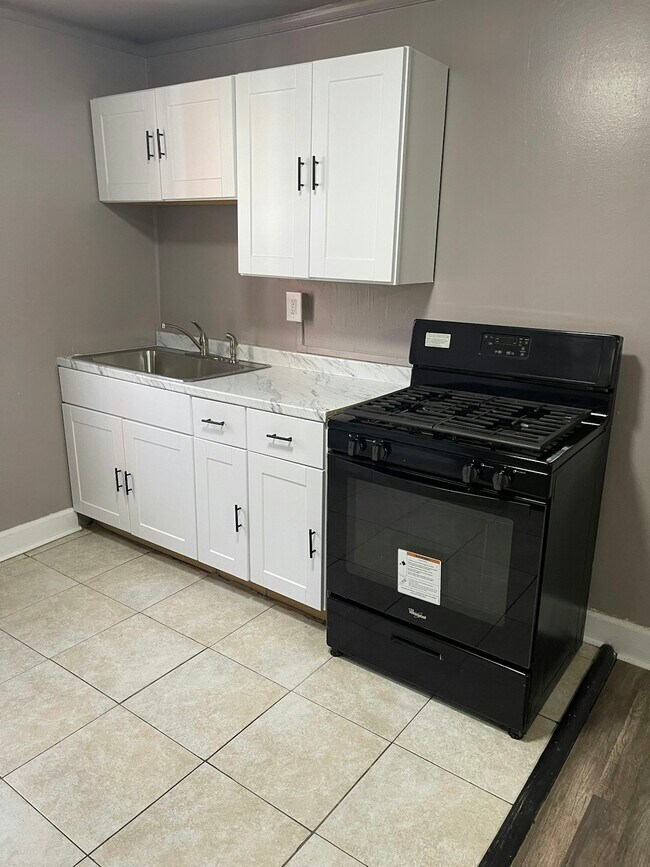 Building Photo - 6437 N Broad St