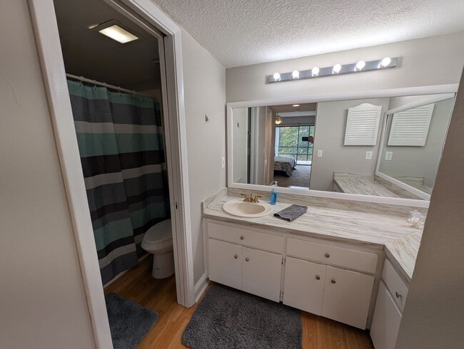 Building Photo - Fairview Vista Point 2 Bed / 2 Bath