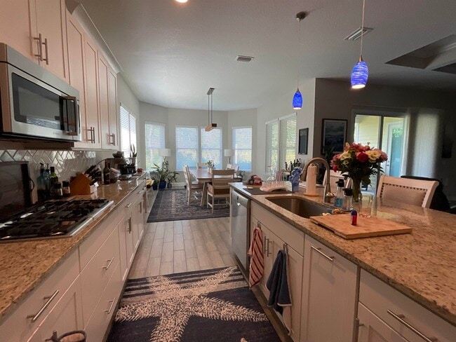 Building Photo - 409 Pescado Dr
