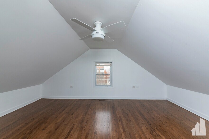 Building Photo - 1426 N Greenview Ave