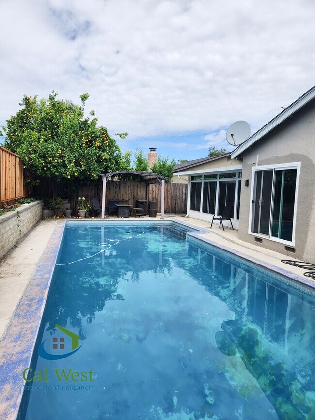 Building Photo - $4595 - **COMING SOON 8/1/26** Well Maintained 3 Bed / 2 Bath Home near Valley Christian HS w/ Pool