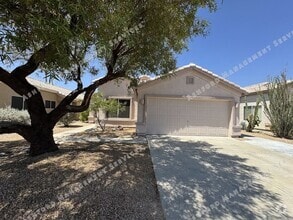 Building Photo - 3 BEDROOM WITH NO CARPET/LARGE YARD