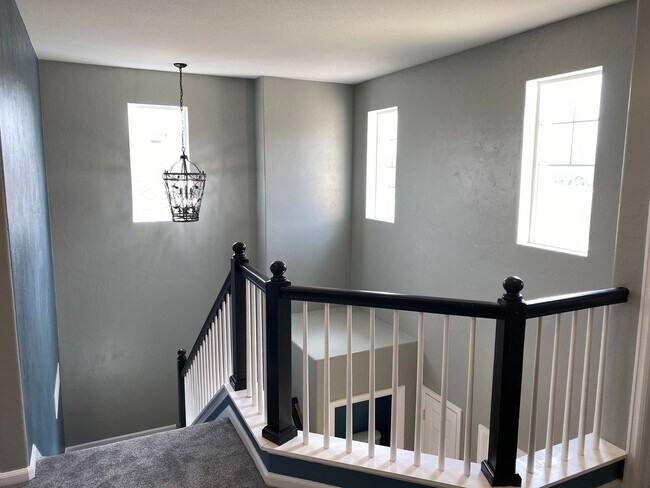 Building Photo - 14215 White Peak Dr