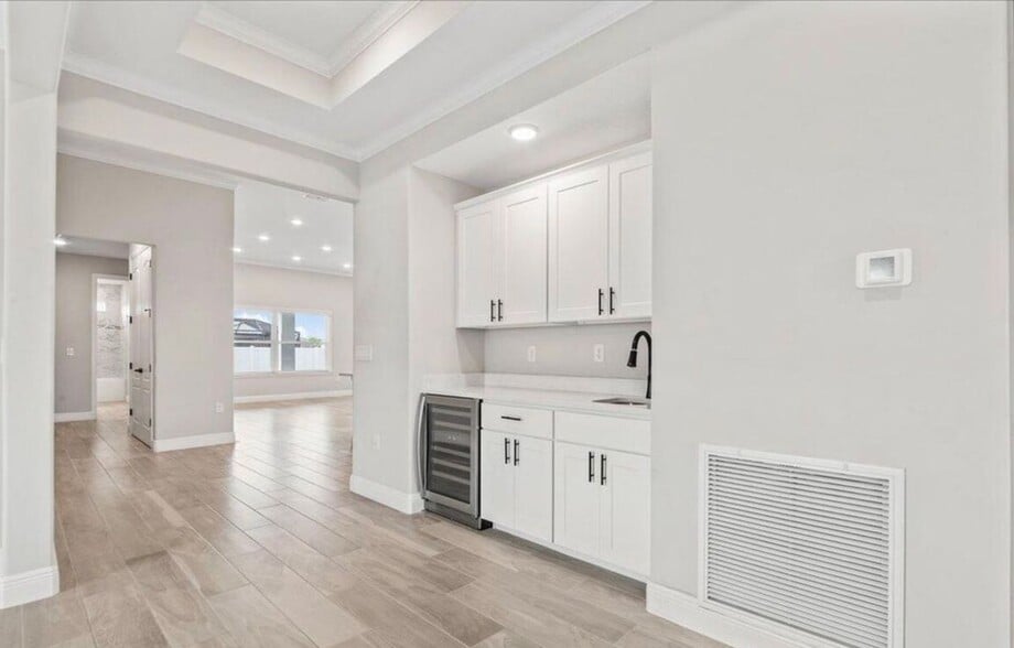 Building Photo - 5089 Realm Run