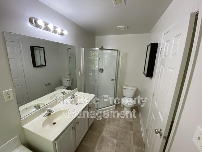 Building Photo - 4249 Normandy Ct