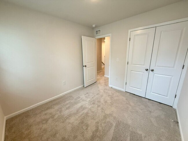 Building Photo - 467 Martins Creek Blvd