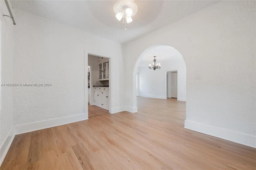 Building Photo - 633 Alcazar Ave