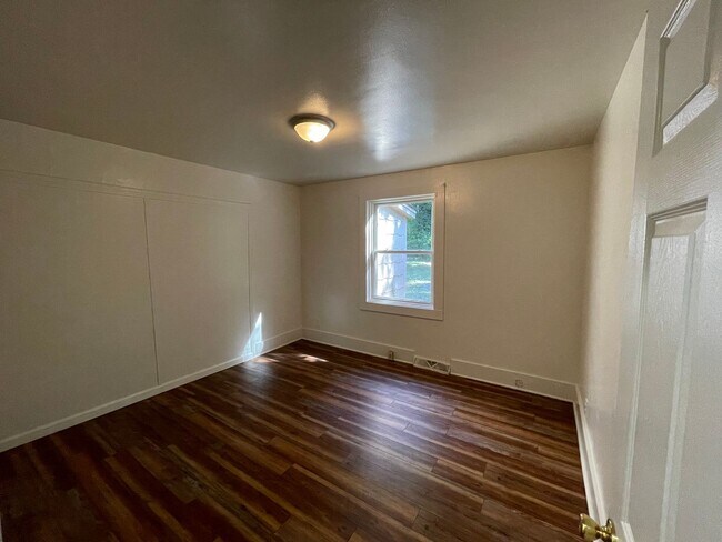 Building Photo - 107 Felter St