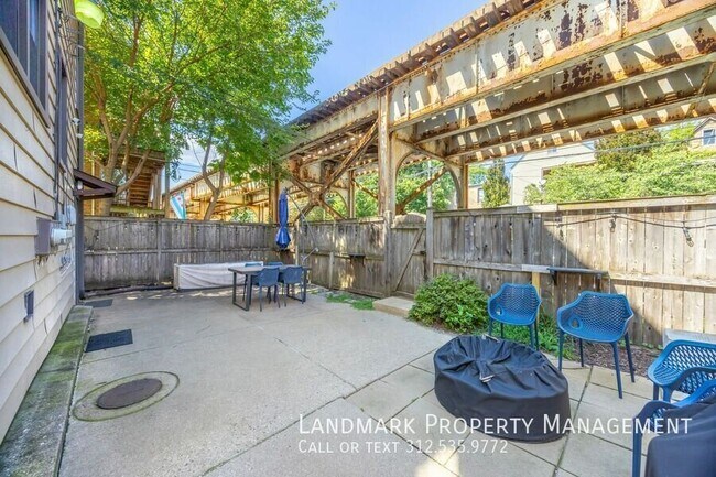 Building Photo - 2176 W Eastwood Ave