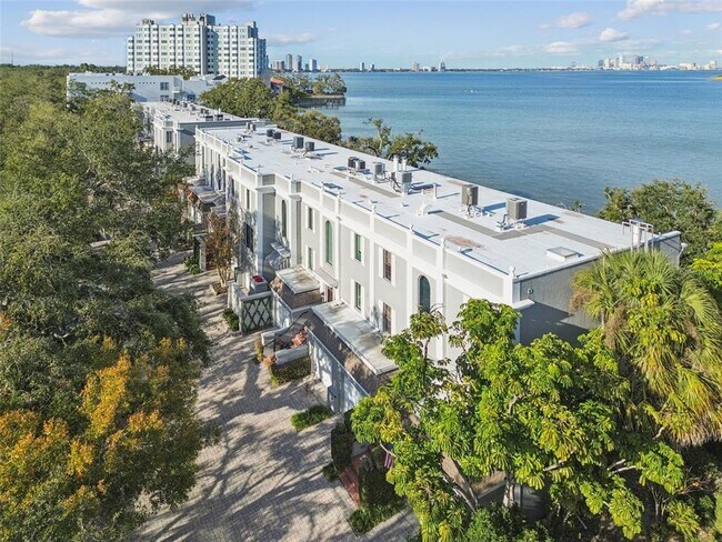 Building Photo - 5010 Bayshore Blvd