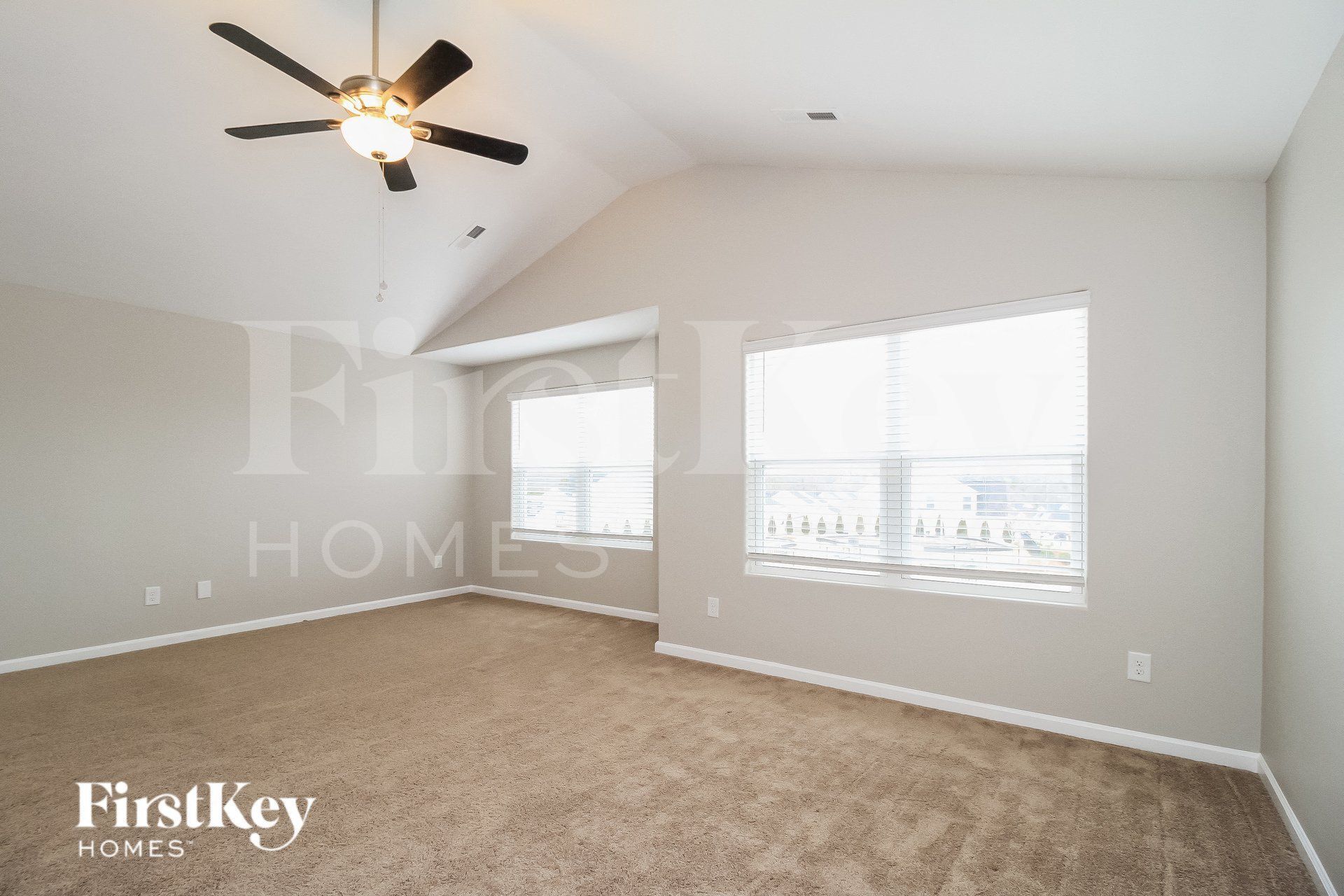 Building Photo - 274 Kendall Dr