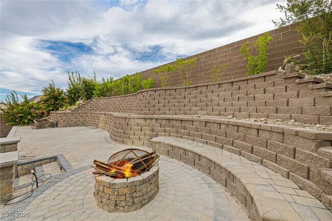 Building Photo - 4631 Amazing View St