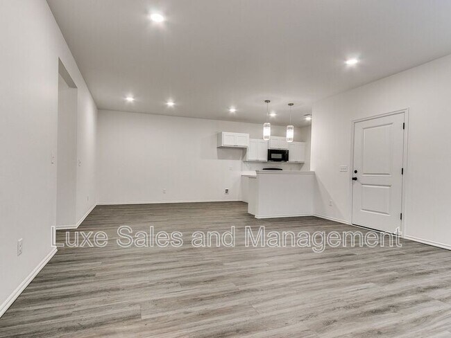 Building Photo - 8012 NW 110th Dr