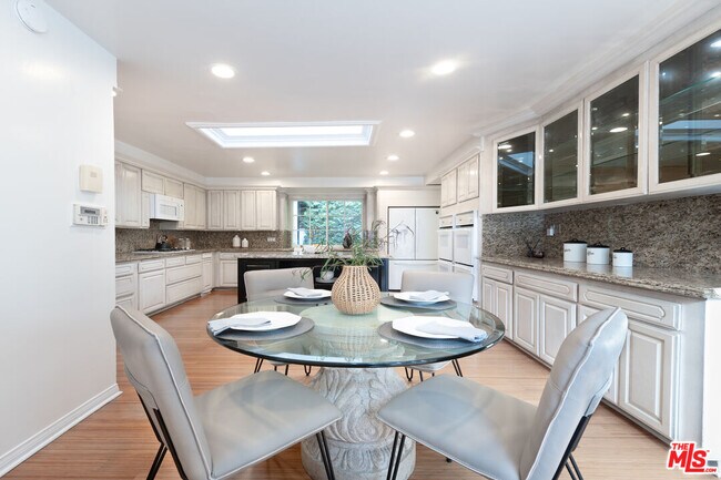 Building Photo - 1148 Coldwater Canyon Dr