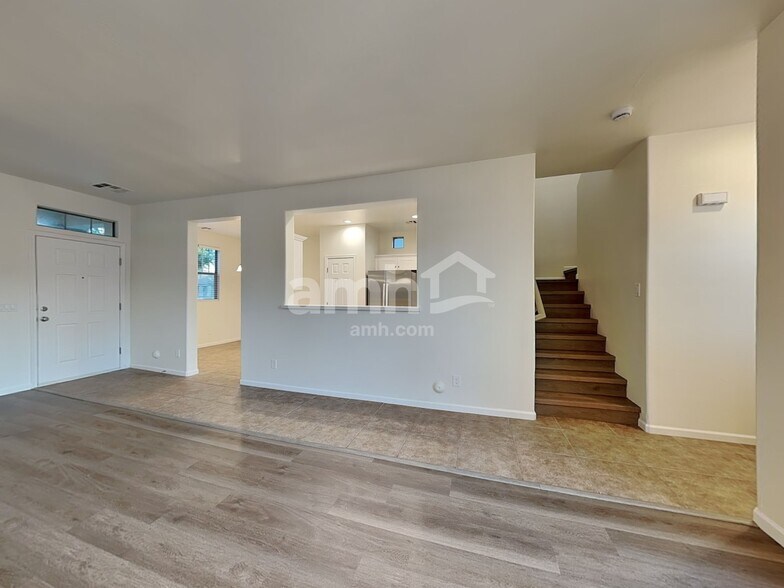 Building Photo - 2930 S Cole Dr