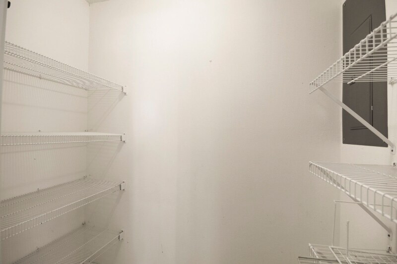 Building Photo - 707 E Brick St