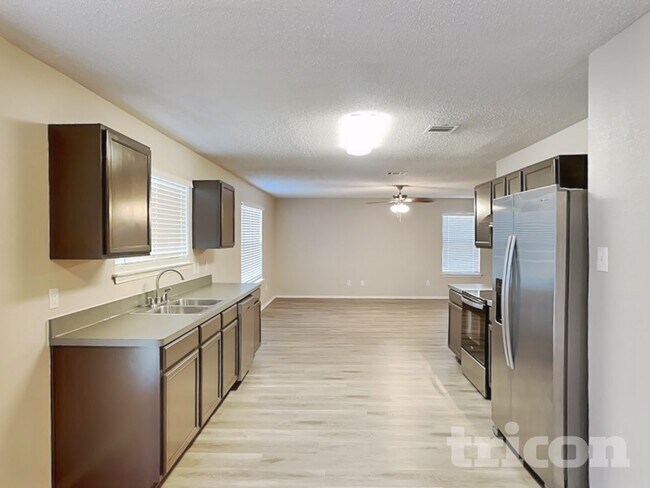 Building Photo - 211 Meagan St