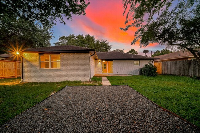 Building Photo - 9614 Hammerly Blvd