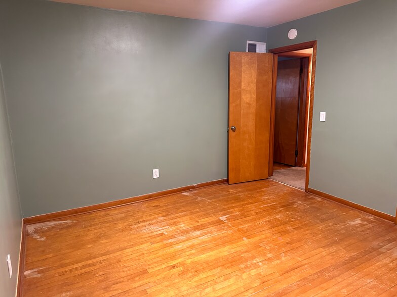 Building Photo - 1825 W Fair Ave