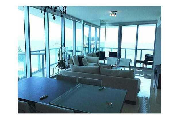 Building Photo - 17001 Collins Ave