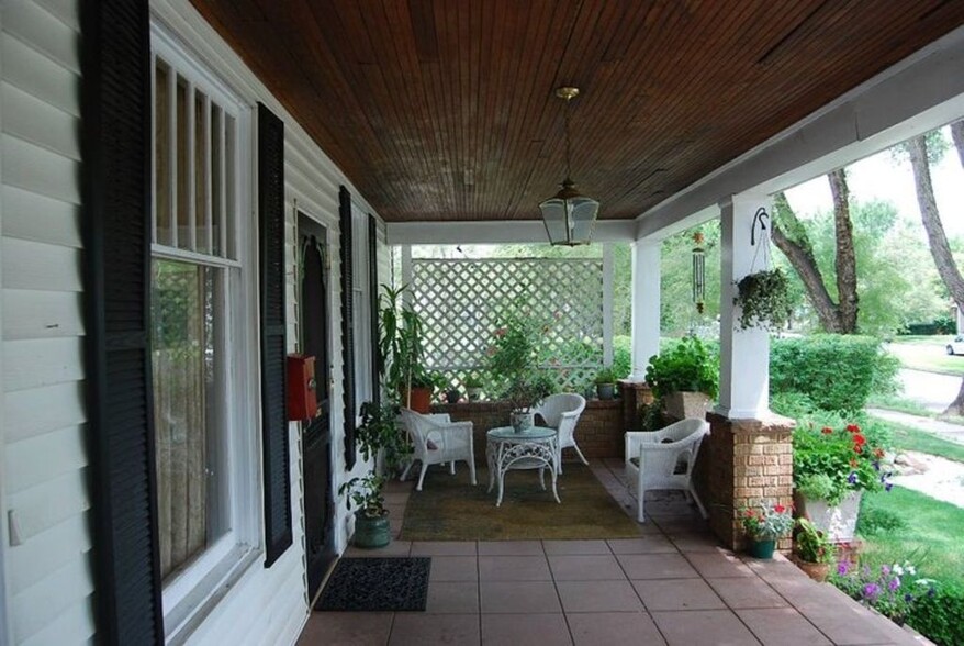 Front Porch - 1034 E Platte Ave