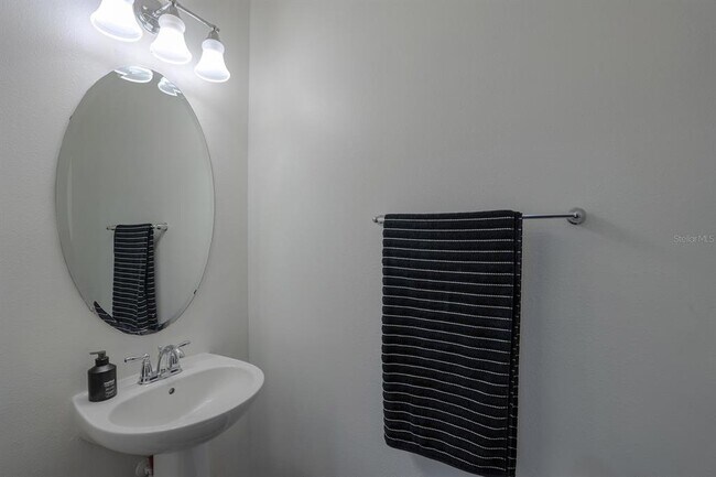 Building Photo - 9136 Hillcroft Dr