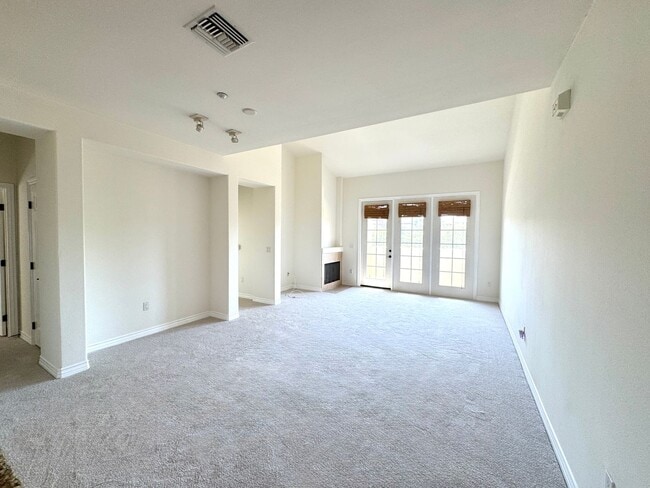 Building Photo - Top floor Playa Vista Condo 2+2