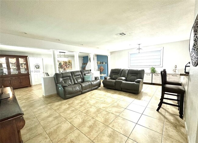 Building Photo - 660 W 70 Pl