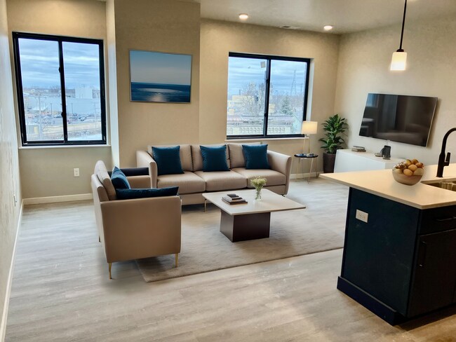 Building Photo - Brin